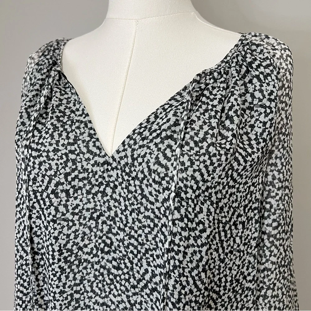 Diane Von Furstenberg Saylor Silk Blouse Size 8 - Picture 3 of 11